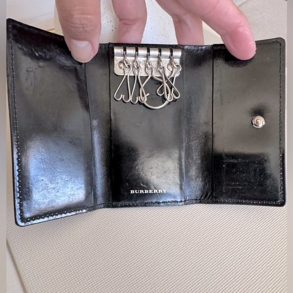 Burberry Patent Leather Nova Embossed Key Holder - Picture 4 of 6